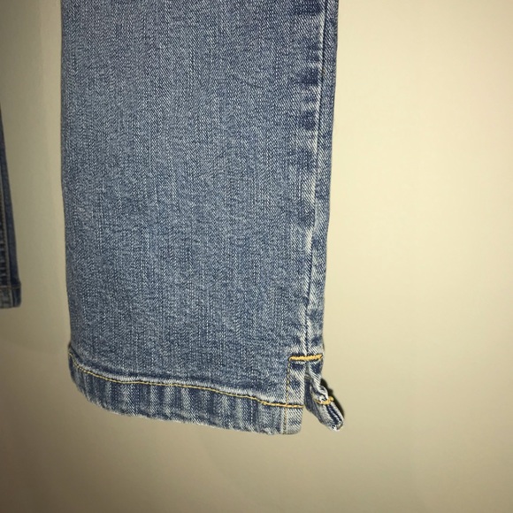 OLD NAVY STRETCH JUST BELOW WAIST CAPRI JEANS - Picture 5 of 6